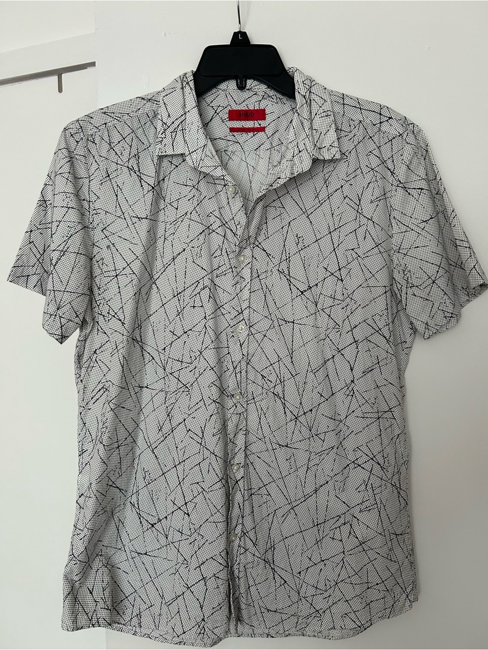 HUGO White Short-Sleeve Button-Down Shirt with Black Abstract Print